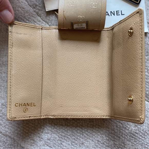 CHANEL 6 Key Card Holder Wallet Beige Leather - Picture 9 of 13